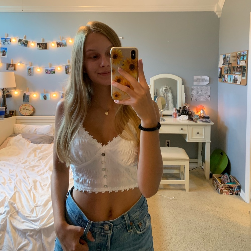 Appliques Button Front Shirred Back Crop Cami Top - Picture 5 of 7